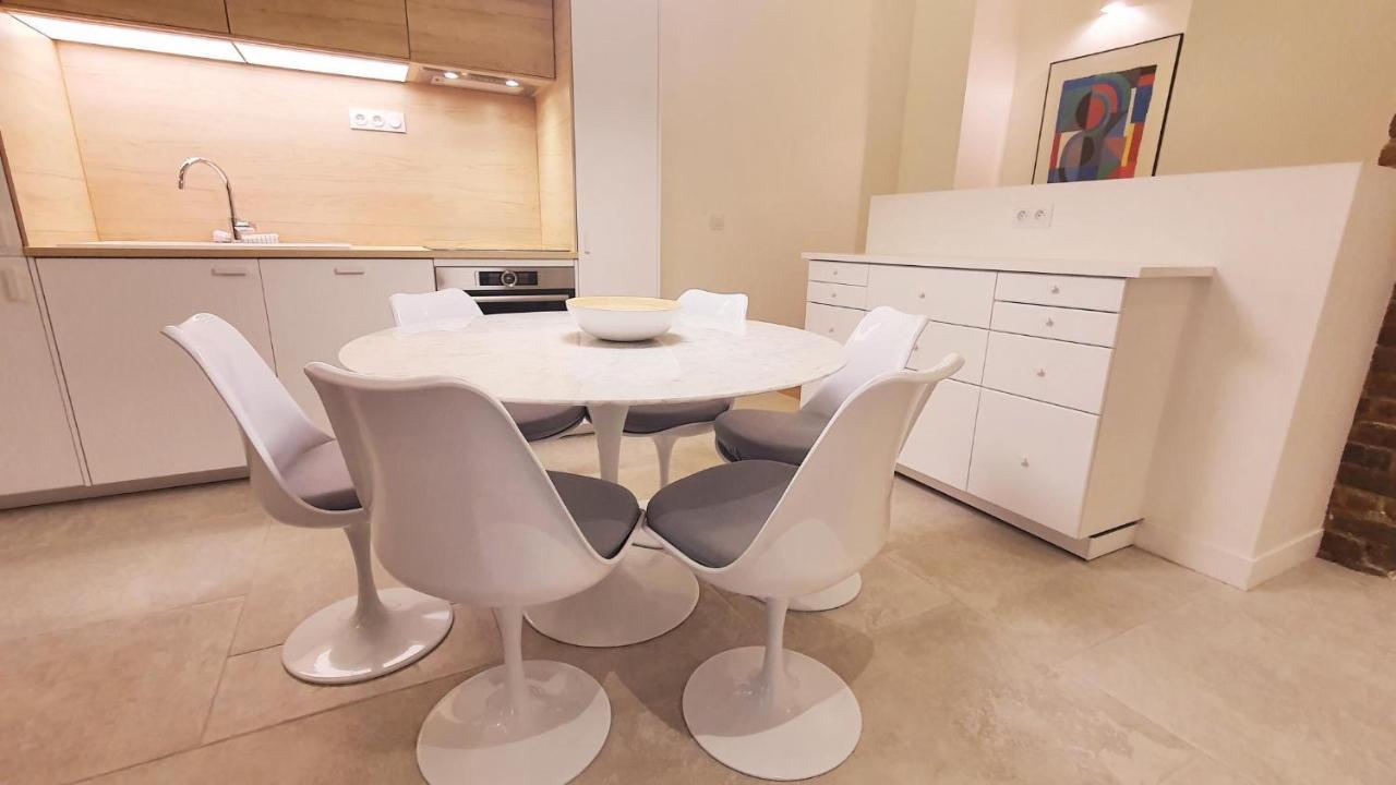 Charles V Apartment Париж Екстериор снимка